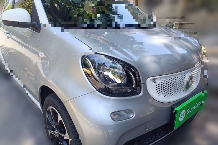 Used smart forfour 2016 1.0L 52 kW Passion Edition Front Right 45 Deg