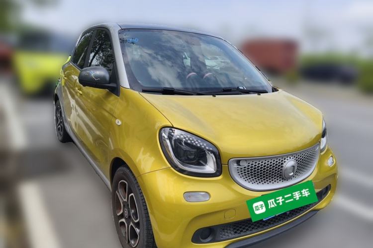 Used smart forfour 2016 0.9T 66 kW Pioneer Edition Front Right 45 Deg