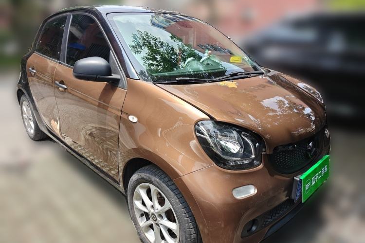 Used smart forfour 2016 1.0L 52 kW Dynamic Edition Front Right 45 Deg