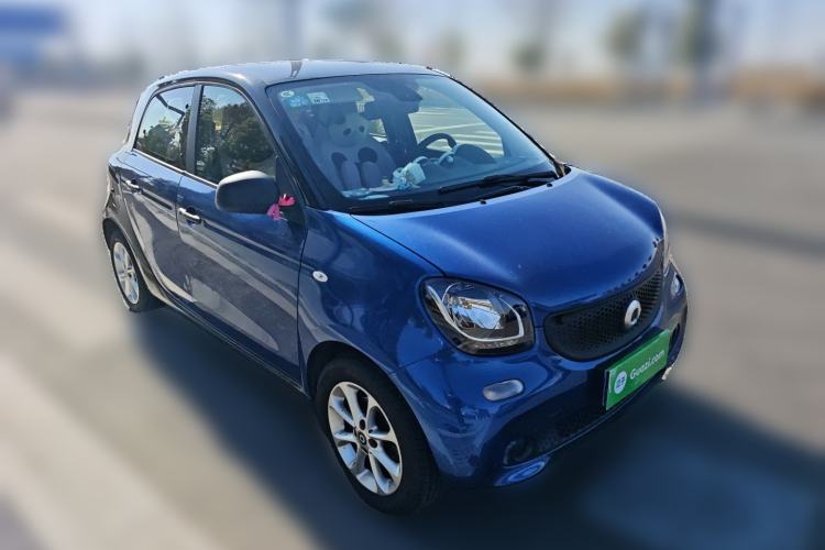 Used smart forfour 2016 1.0L 52 kW Dynamic Edition Front Right 45 Deg