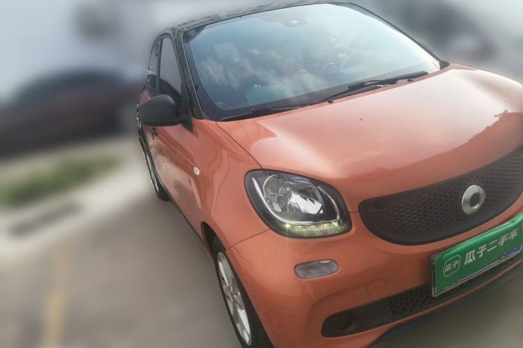 Used smart forfour 2016 1.0L 52 kW Dynamic Edition Front Right 45 Deg