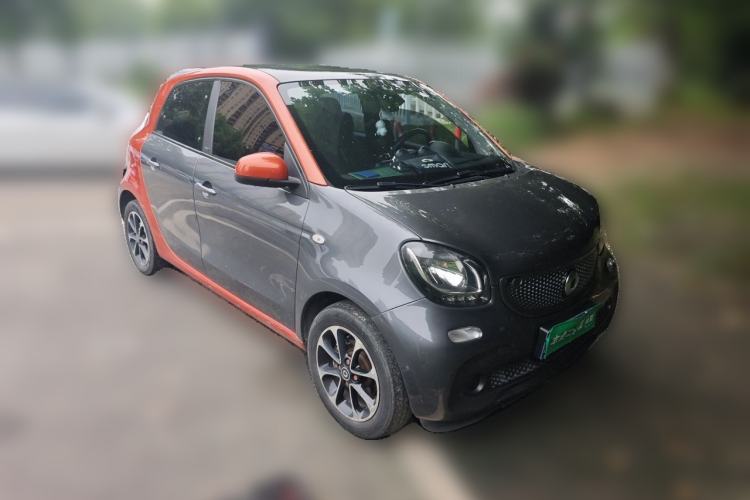 Used smart forfour 2016 1.0L 52 kW Passion Edition Front Right 45 Deg