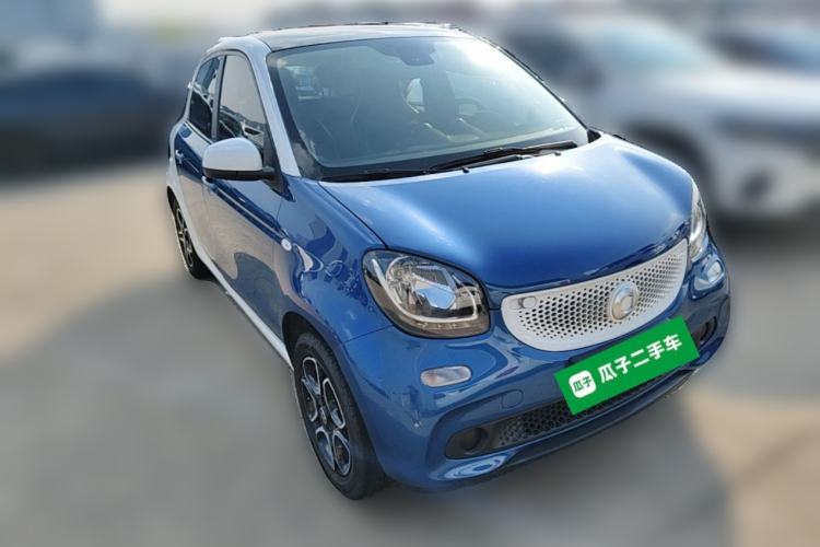 Used smart forfour 2016 0.9T 66 kW Pioneer Edition Front Right 45 Deg