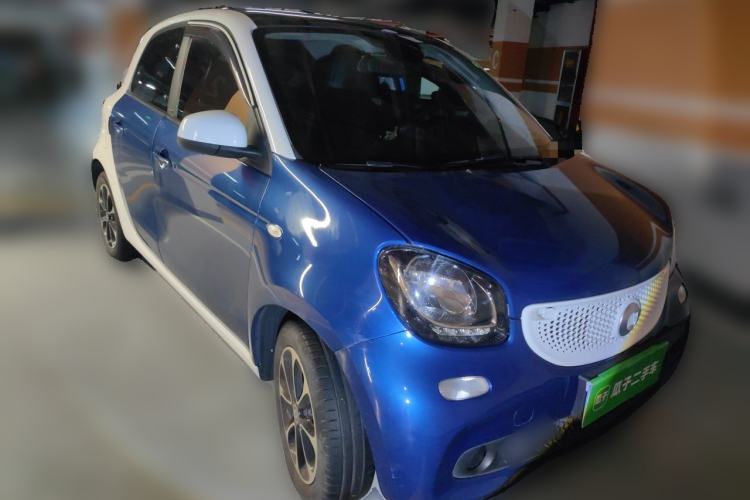 Used smart forfour 2016 1.0L 52 kW Passion Edition Front Right 45 Deg