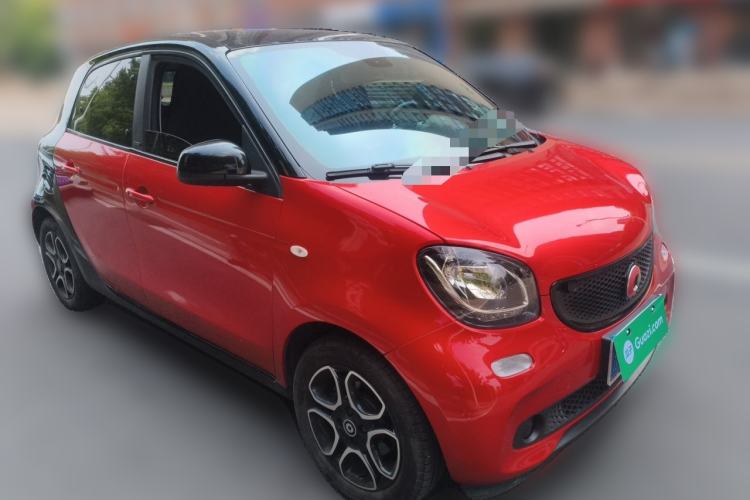 Used smart forfour 2016 0.9T 66 kW Pioneer Edition Front Right 45 Deg