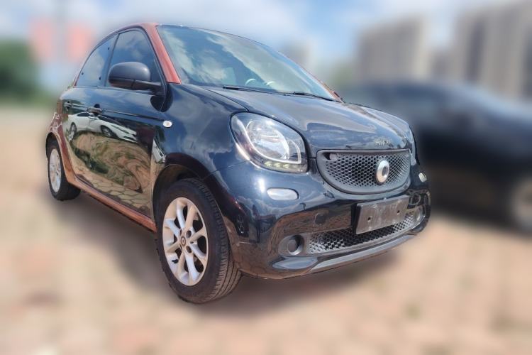 Used smart forfour 2016 1.0L 52 kW Dynamic Edition Front Right 45 Deg