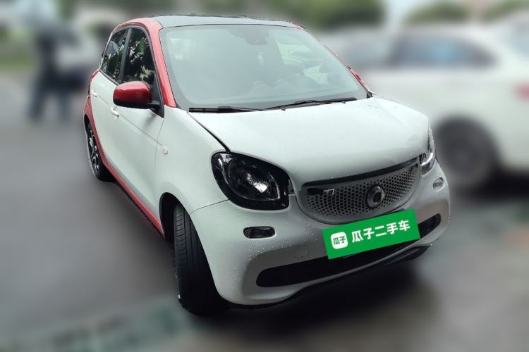 Used smart forfour 2016 0.9T 66 kW Pioneer Edition Front Right 45 Deg