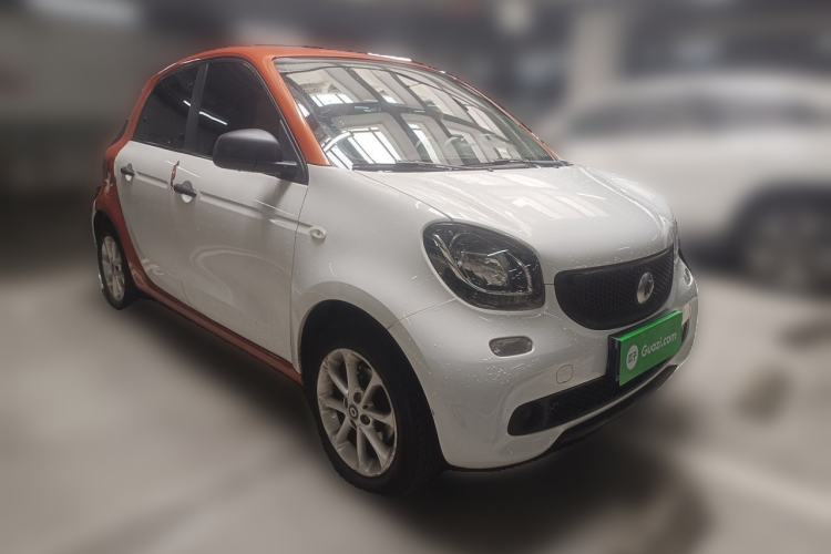 Used smart forfour 2016 1.0L 52 kW Dynamic Edition Front Right 45 Deg