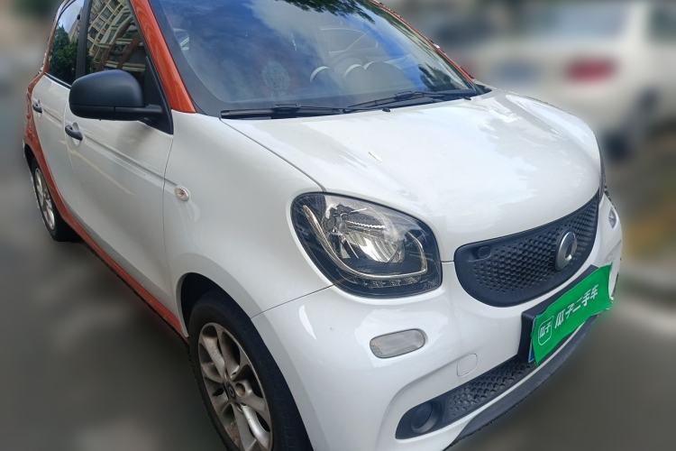 Used smart forfour 2016 1.0L 52 kW Dynamic Edition Front Right 45 Deg