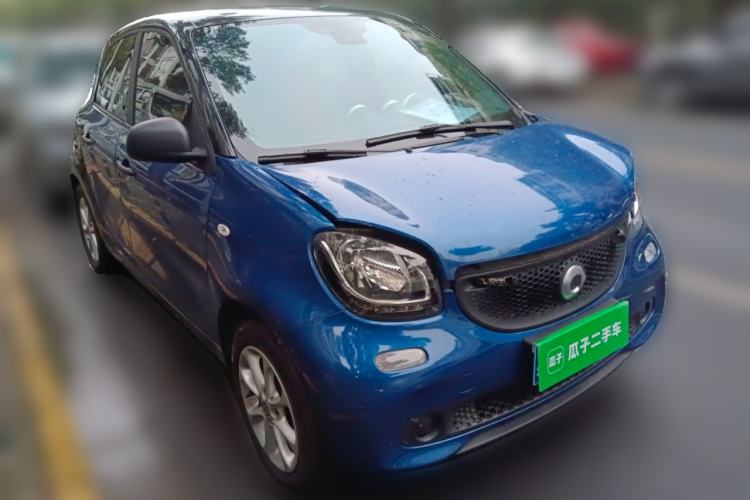 Used smart forfour 2016 1.0L 52 kW Dynamic Edition Front Right 45 Deg