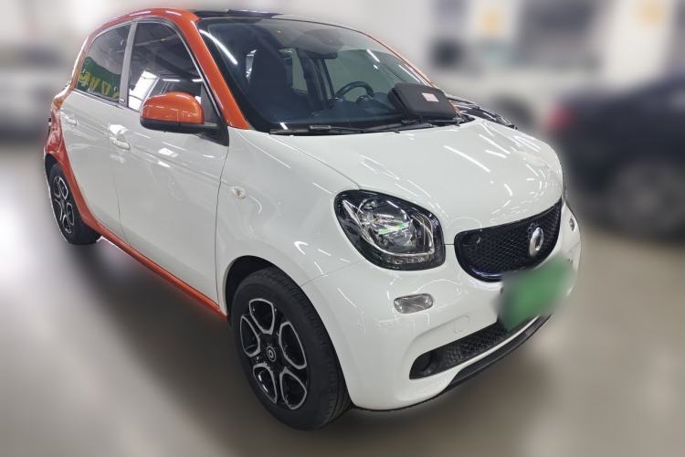 Used smart forfour 2016 0.9T 66 kW Pioneer Edition Front Right 45 Deg