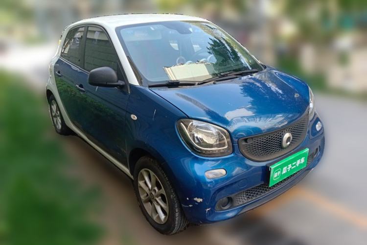 Used smart forfour 2016 1.0L 52 kW Dynamic Edition Front Right 45 Deg