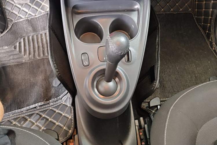 Used smart forfour 2016 1.0L 52 kW Passion Edition Gear Lever