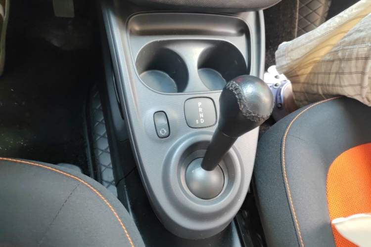 Used smart forfour 2016 1.0L 52 kW Passion Edition Gear Lever