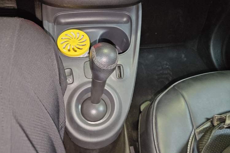 Used smart forfour 2016 1.0L 52 kW Passion Edition Gear Lever