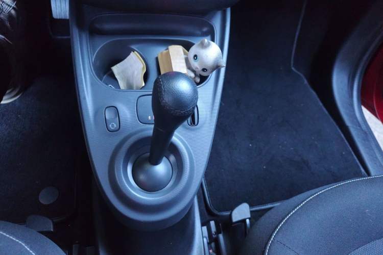 Used smart forfour 2016 1.0L 52 kW Passion Edition Gear Lever