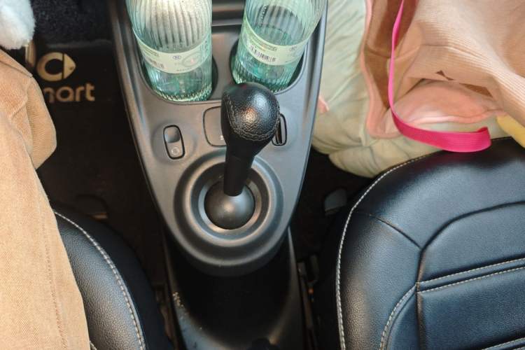 Used smart forfour 2016 1.0L 52 kW Passion Edition Gear Lever