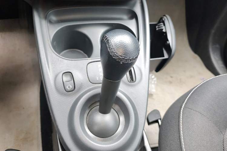Used smart forfour 2016 1.0L 52 kW Passion Edition Gear Lever