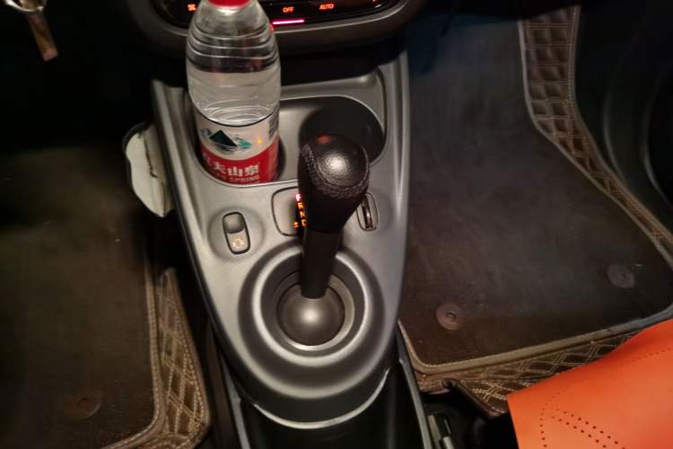Used smart forfour 2016 1.0L 52 kW Passion Edition Gear Lever