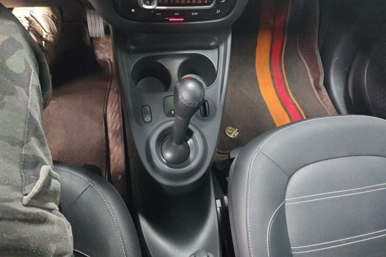 Used smart forfour 2016 0.9T 66 kW Pioneer Edition Gear Lever