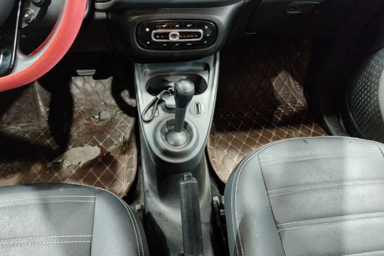 Used smart forfour 2016 1.0L 52 kW Dynamic Edition Gear Lever