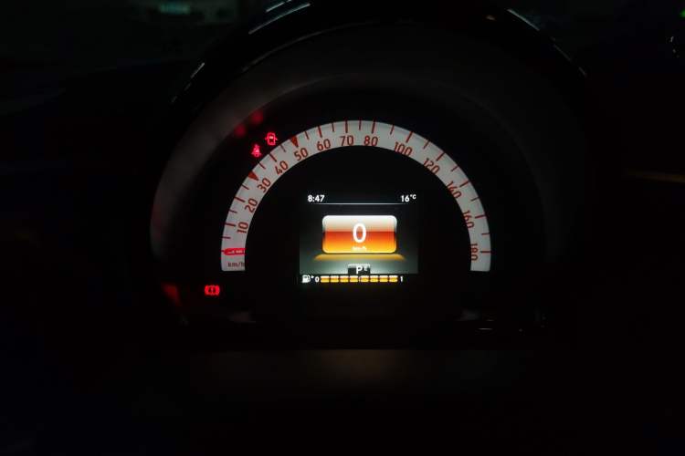Used smart forfour 2016 1.0L 52 kW Passion Edition Instrument Cluster