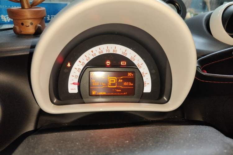 Used smart forfour 2016 1.0L 52 kW Dynamic Edition Instrument Cluster