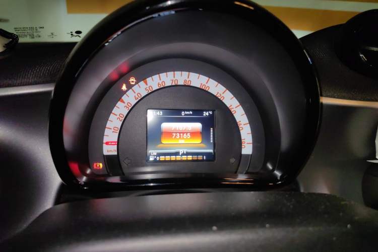 Used smart forfour 2016 1.0L 52 kW Passion Edition Instrument Cluster
