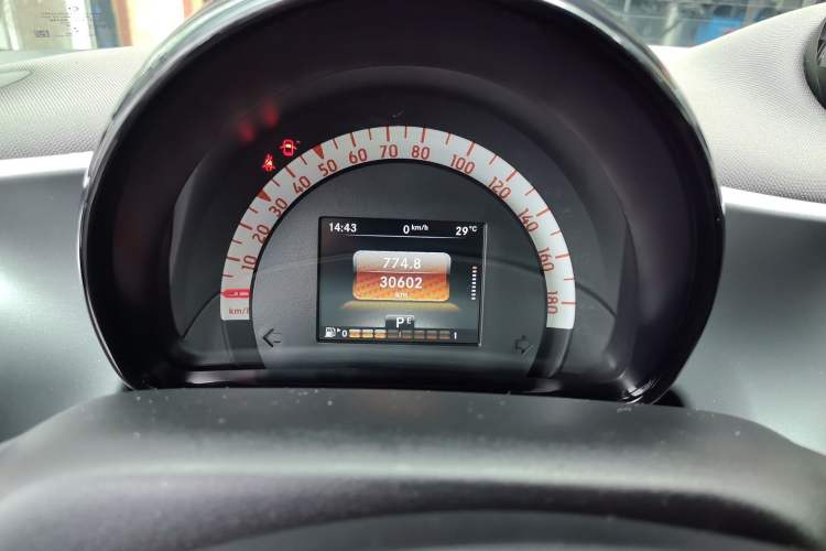 Used smart forfour 2016 0.9T 66 kW Pioneer Edition Instrument Cluster