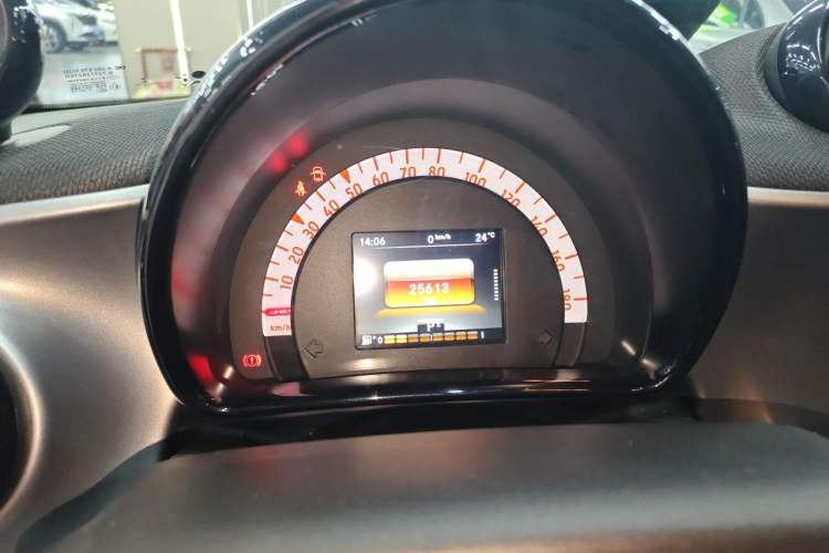 Used smart forfour 2016 0.9T 66 kW Pioneer Edition Instrument Cluster