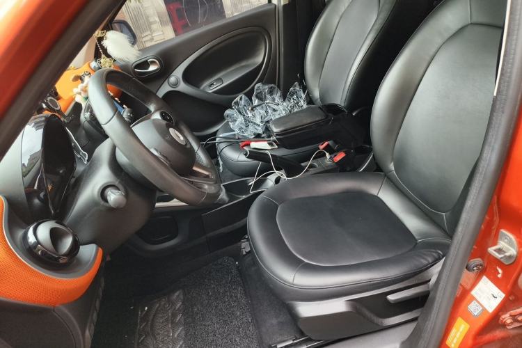 Used smart forfour 2016 1.0L 52 kW Passion Edition Left Front Seat