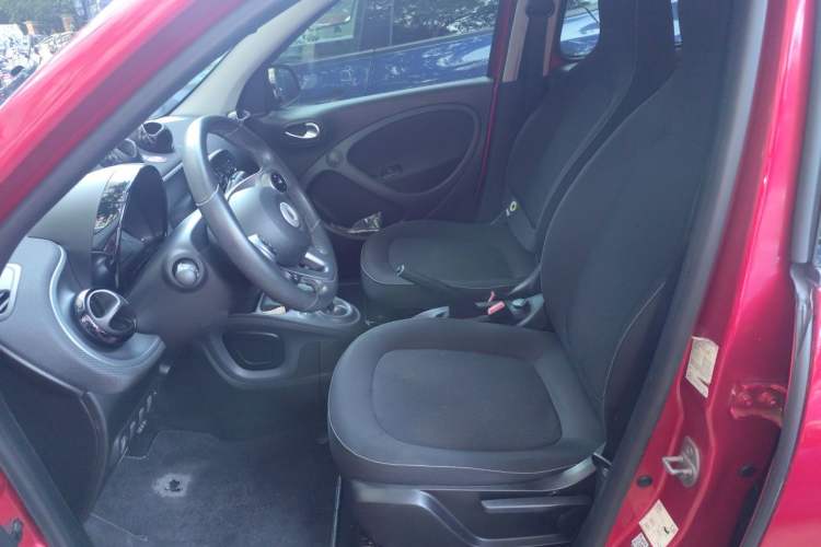 Used smart forfour 2016 1.0L 52 kW Passion Edition Left Front Seat