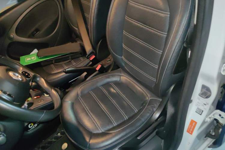 Used smart forfour 2016 1.0L 52 kW Passion Edition Left Front Seat