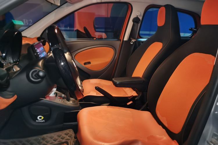 Used smart forfour 2016 1.0L 52 kW Passion Edition Left Front Seat
