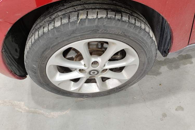 Used smart forfour 2016 1.0L 52 kW Dynamic Edition Left Front Wheel Hub