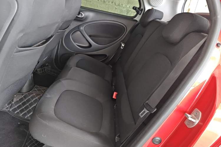 Used smart forfour 2016 1.0L 52 kW Passion Edition Left Rear Seat