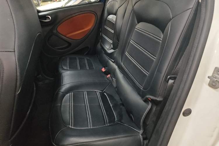 Used smart forfour 2016 1.0L 52 kW Passion Edition Left Rear Seat