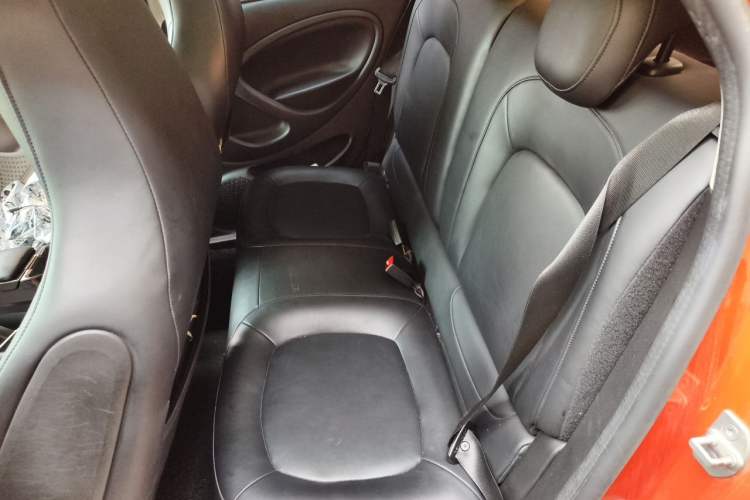 Used smart forfour 2016 1.0L 52 kW Passion Edition Left Rear Seat