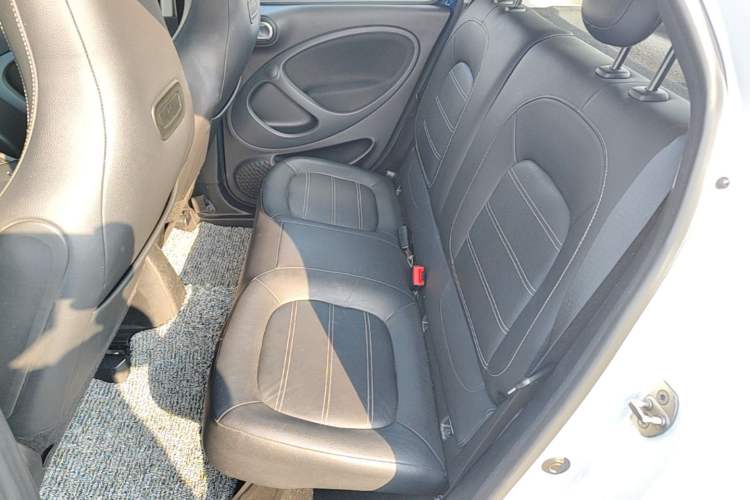 Used smart forfour 2016 0.9T 66 kW Pioneer Edition Left Rear Seat