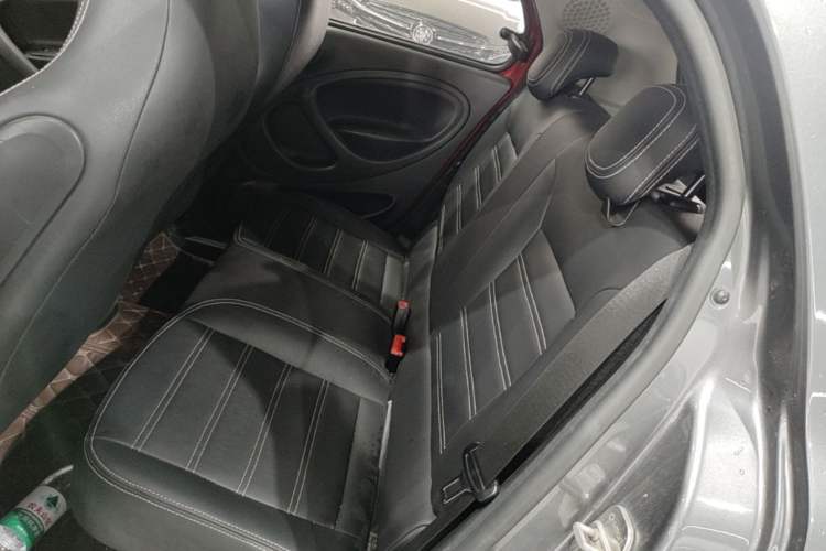 Used smart forfour 2016 1.0L 52 kW Dynamic Edition Left Rear Seat