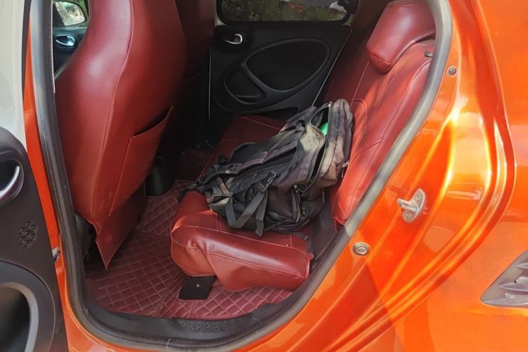Used smart forfour 2016 1.0L 52 kW Passion Edition Left Rear Seat