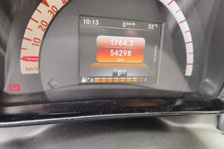 Used smart forfour 2016 0.9T 66 kW Pioneer Edition Odometer Close Up