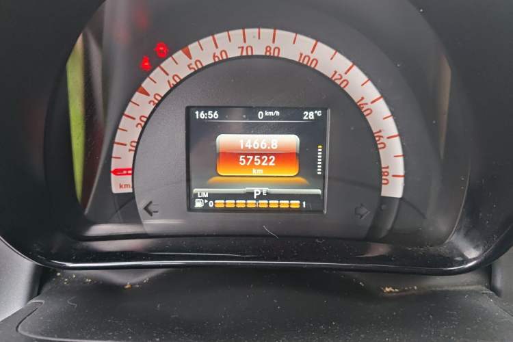 Used smart forfour 2016 1.0L 52 kW Passion Edition Odometer Close Up