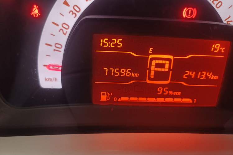 Used smart forfour 2016 1.0L 52 kW Dynamic Edition Odometer Close Up