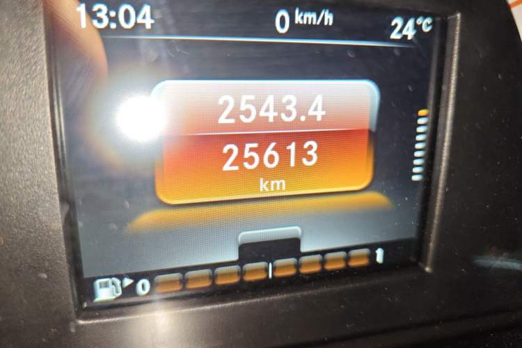 Used smart forfour 2016 0.9T 66 kW Pioneer Edition Odometer Close Up