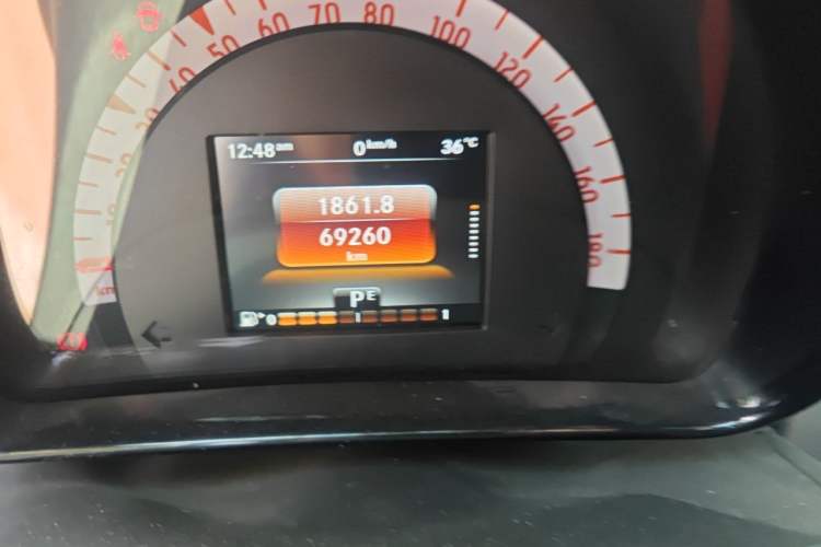 Used smart forfour 2016 1.0L 52 kW Passion Edition Odometer Close Up