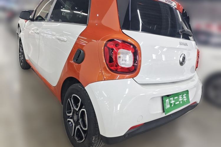 Used smart forfour 2016 0.9T 66 kW Pioneer Edition Rear Left 45 Deg