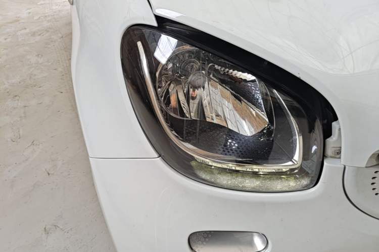 Used smart forfour 2016 1.0L 52 kW Passion Edition Right Front Headlight