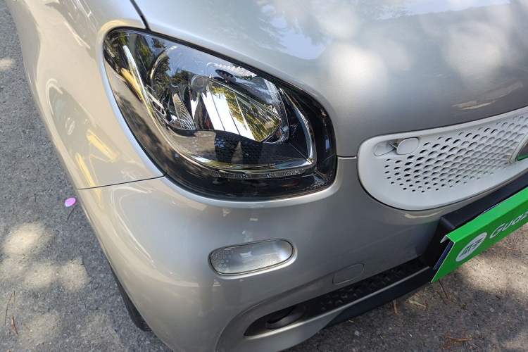 Used smart forfour 2016 1.0L 52 kW Passion Edition Right Front Headlight