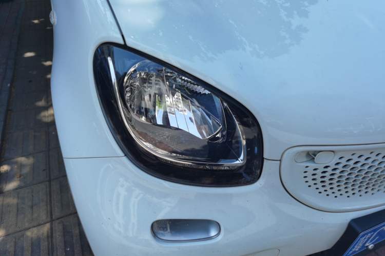 Used smart forfour 2016 1.0L 52 kW Passion Edition Right Front Headlight